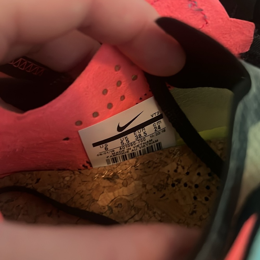 NWOT 2019 NIKE React Element 87 'Hyper Fusion' Mens Size 6/Women’s size 8 - Picture 9 of 11